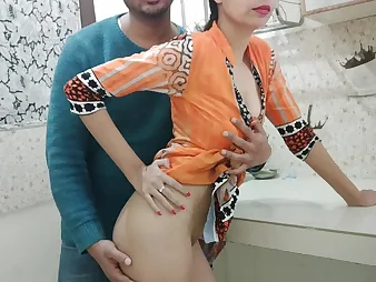 Demented compere plows Indian Bhabhi's cock-squeezing cunt in the kitchen