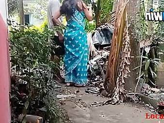 Sizzling Indian duo gets horny in the garden with super hot bang-out