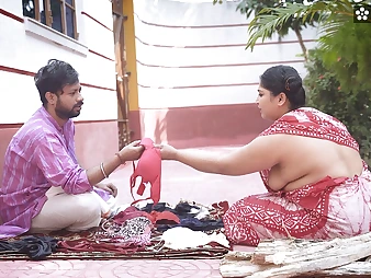 Witness Desi Boulder-possessor & G-string Salesman Bade Bade Dudhwali Gao ki