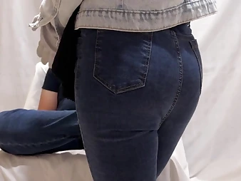 Khalesexii: A Muslim stunner regarding nylon socks takes on 2 shafts elbow once