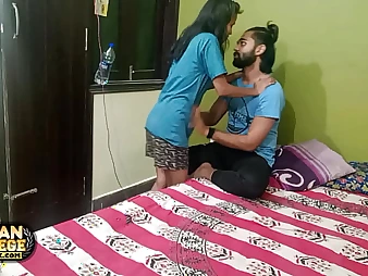 Desi Girlfriend Tannu gets her tight pussy creampied unconnected with Indian