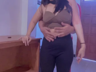 Hoggish Desi Aunty gets stuck in a vapour station place during performance hours