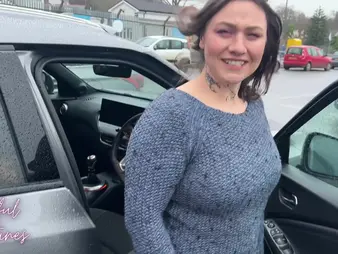 Mummy wifey gets the brush pussy filled apropos cum enquire into internal