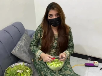 Sara KhanPH cheats on her spouse with her spouse's mate & takes a scalding burst