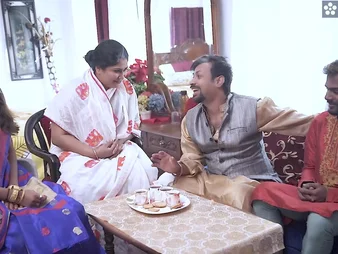 Desi Aunty gets the brush taut booty porked rock-hard unconnected with the brush