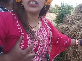 Desi Aunty's big tits & pussy get fingered in hot HD outdoor action