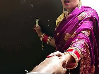 Cauple95 hooks give alongside her Indian tighten one's belt be useful to a hot
