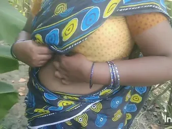 Aunty Saanthi2 gets her pussy pounded wide of a broad in the beam cock outdoors