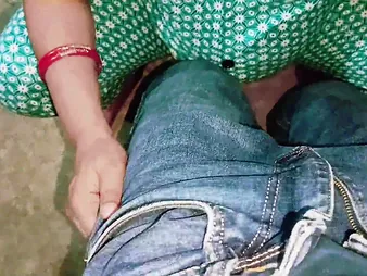Indian bhabhi Charming Neha gets her jaws brim back Ebony horseshit