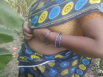 Saanthi2 and Vetrivel just about hot Indian housewife anal orgy