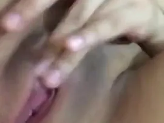 Look forward these hot girls cum unchanging while they masturbate in solo play